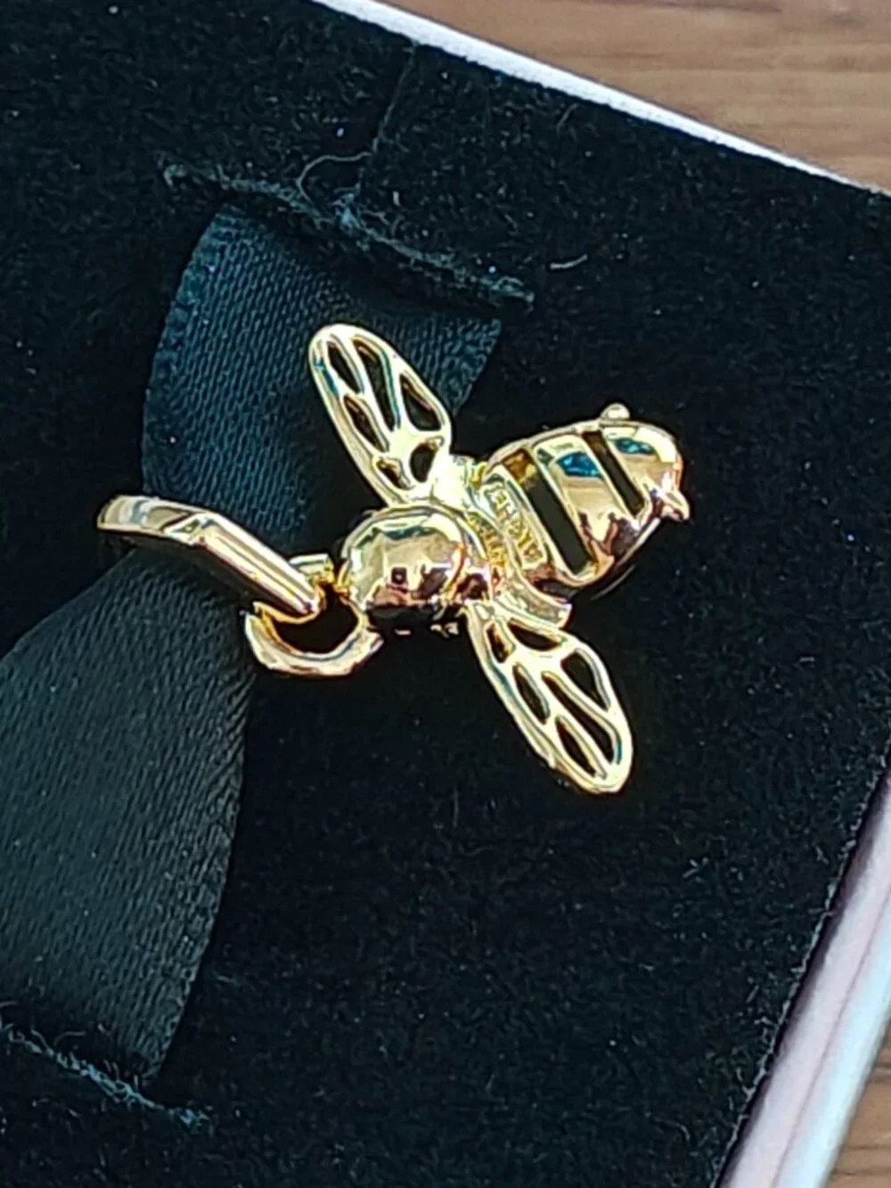 Authentic Pandora Gold Sparkling Bee Dangle Charm – 762672C01 14K Gold-Plated - Picture 7 of 13